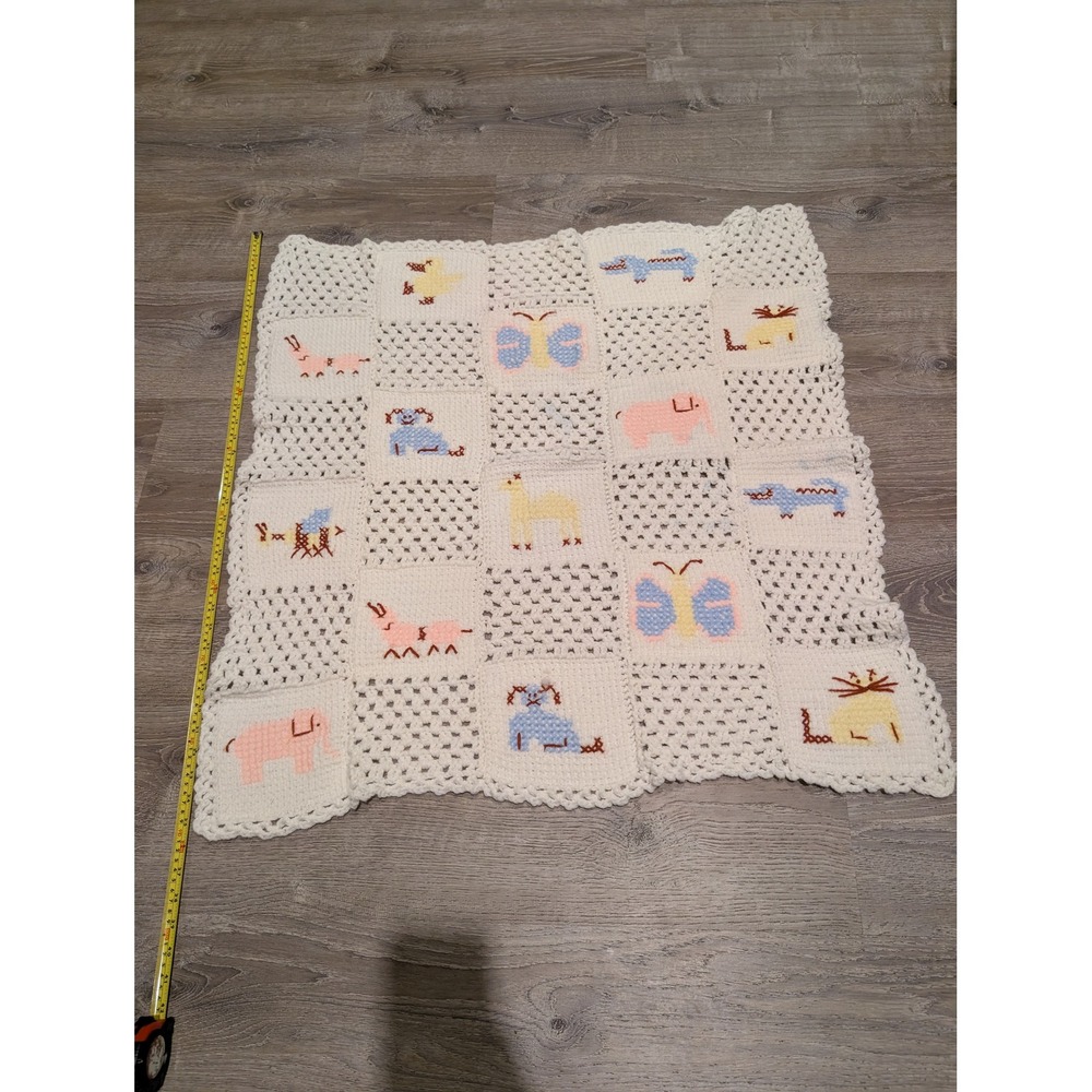 Vtg handmade crochet & cross-stitch baby afghan/animal nursery blanket, pastel